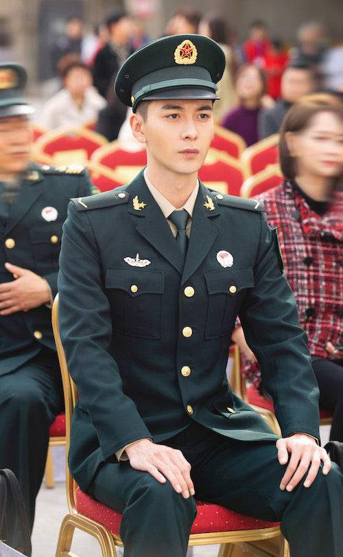 号手就位发布会陈星旭军装挺拔被赞一身正气