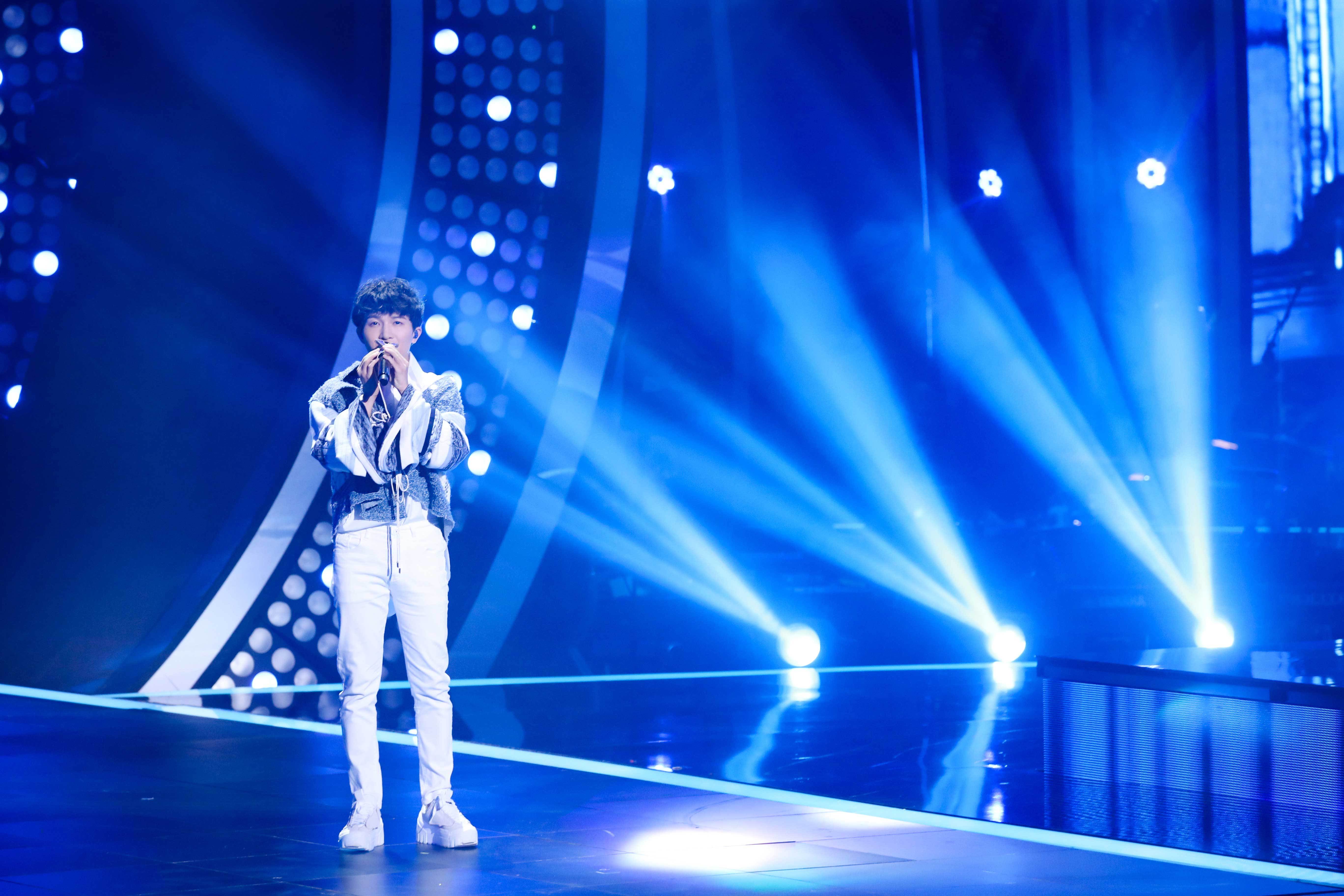 周深跨圈加盟综艺展现个人魅力身体力行传播千年长城文化践行少年心