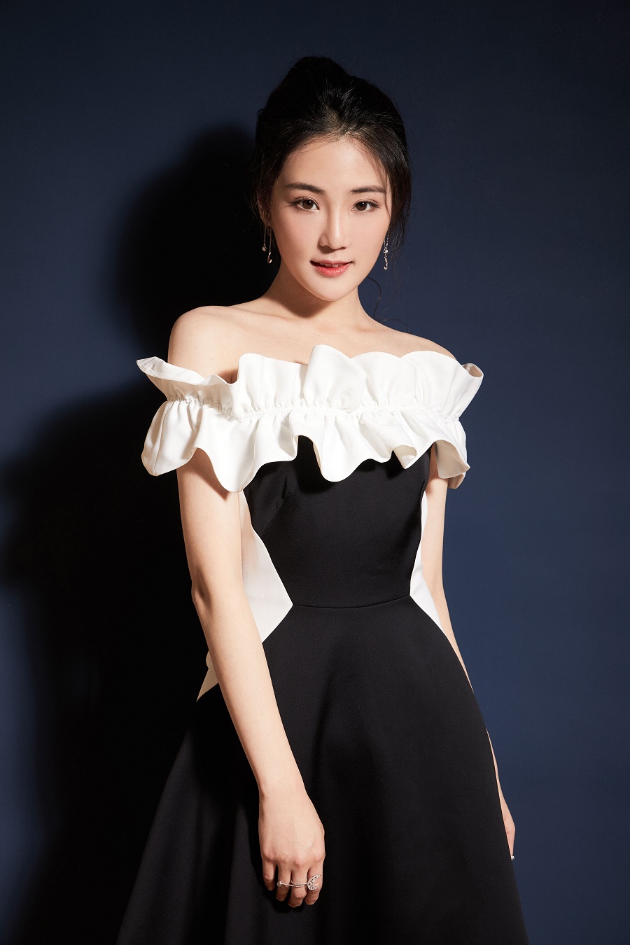 张可盈亮相榜样盛典获青年明星公益倡导者奖