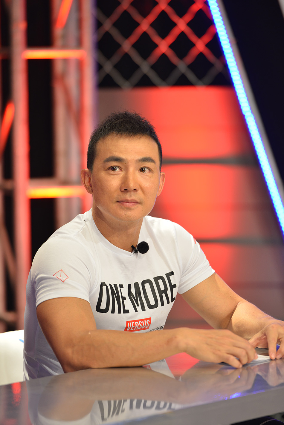 加油好身材张绍刚劈叉惊呆刘璇selina展现宠物健身