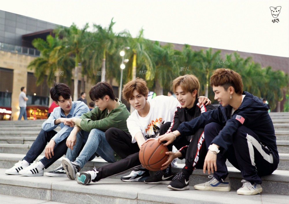 钛戈男团天际线掀起抖音热潮倒转时光挑战铺满泪点