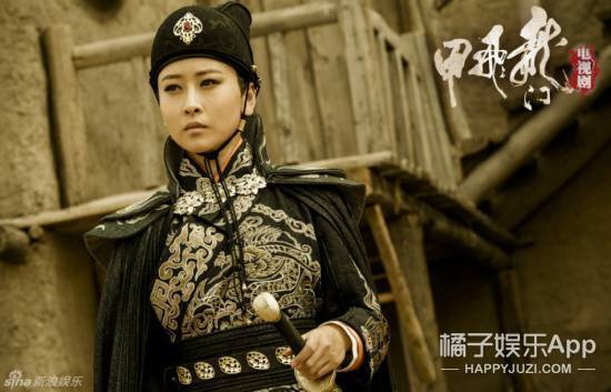 还记得丑女无敌的裴娜吗她现在长这样