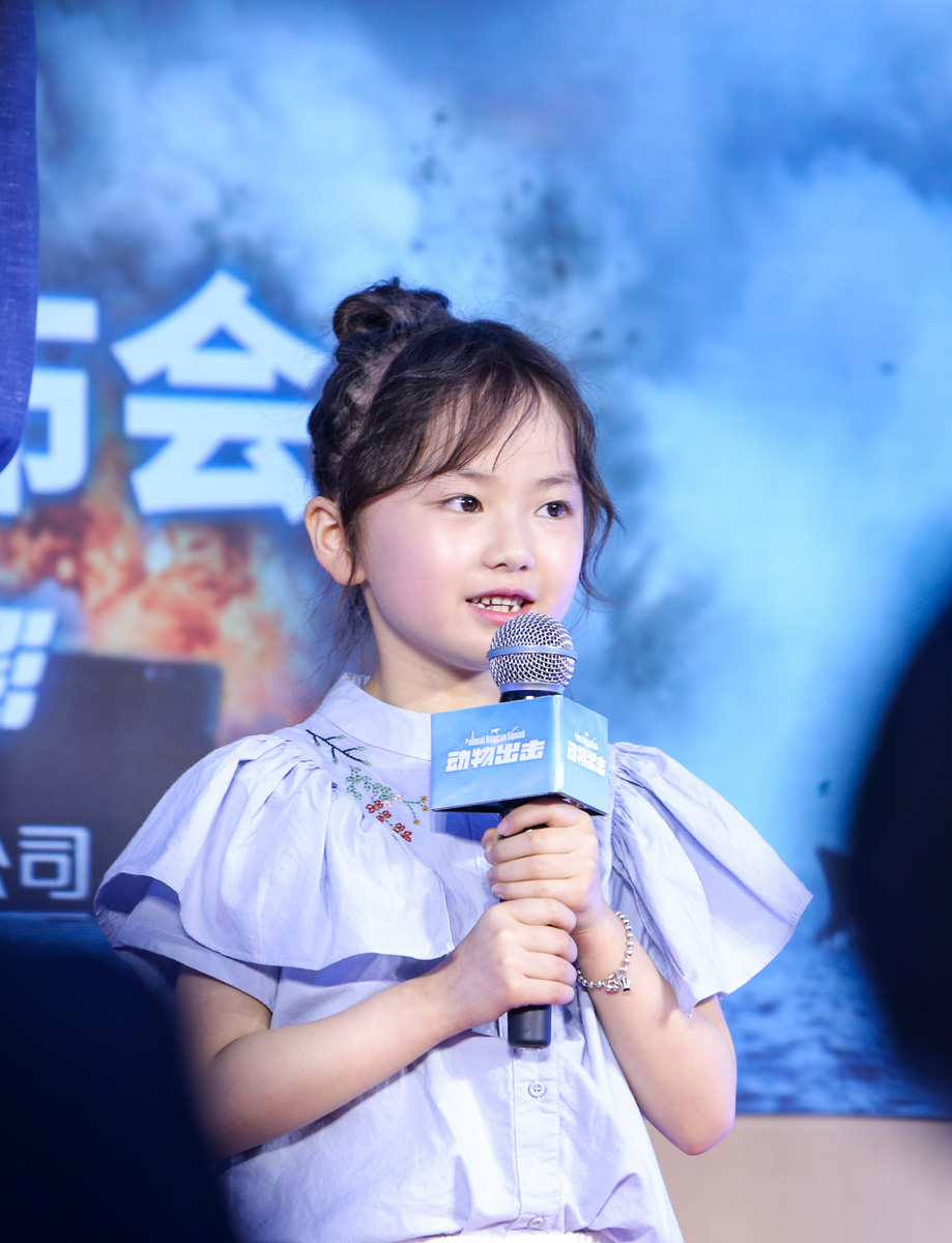 动物出击首映发布会曝终极海报灵缇犬萌娃妙趣互动引高潮