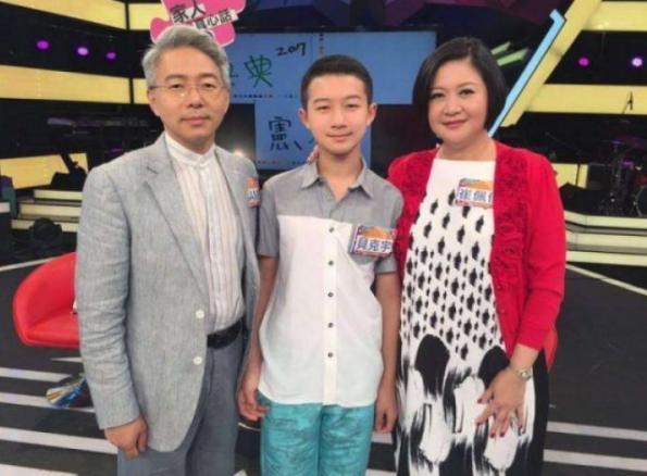 长胖之后,崔佩仪承受了许多明里暗里的压力,比如她的老公不愿意用她