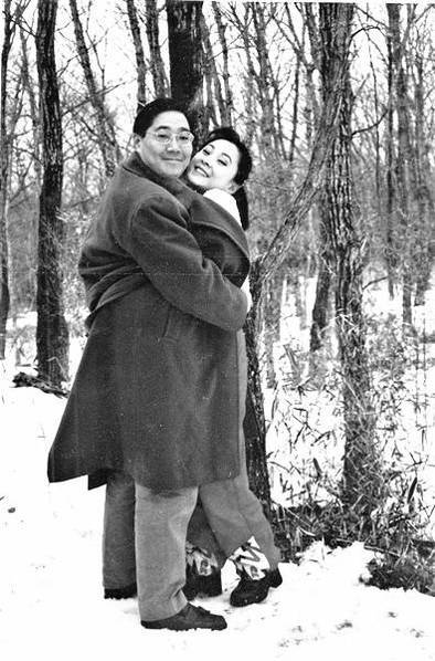 "随之爆红,但正是在最风光的时候,安雯却追随爱人作曲家苏越去了日本