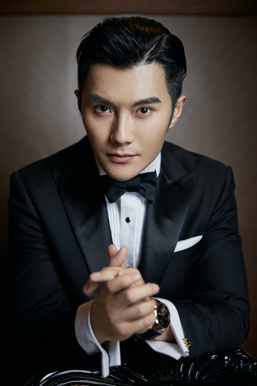沈泰神西装写真大片曝光尽显绅士品格