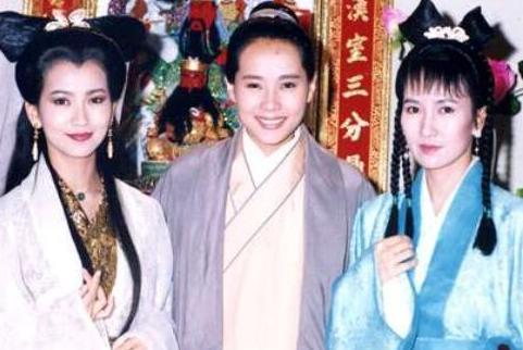 这部大牌如云的新电视剧，又能见到张嘉译大叔霸气的走路姿势了