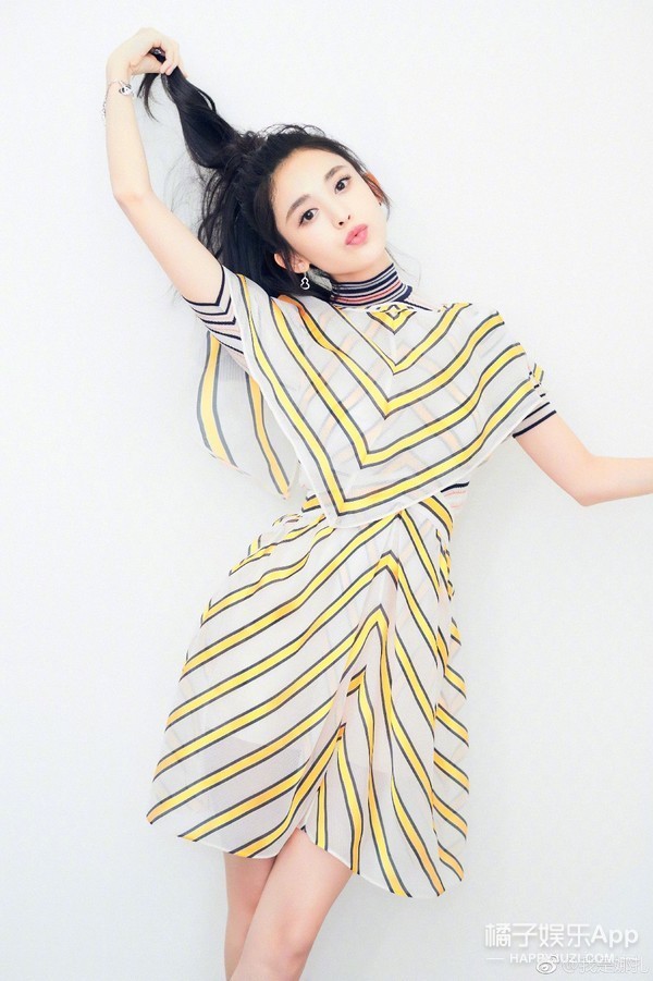 娜扎黑色高马尾干净利落又不失俏皮