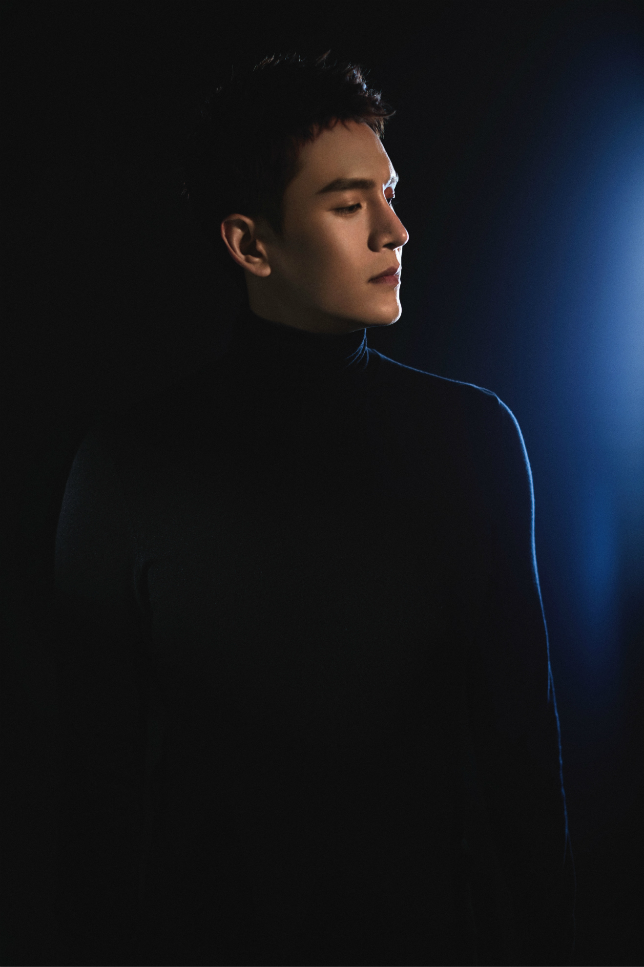 经超禁欲系写真暗黑使者亦正亦邪气场全开