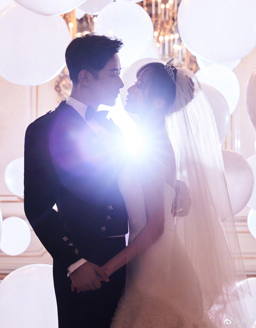 甜蜜值爆表!唐嫣罗晋官宣婚纱照