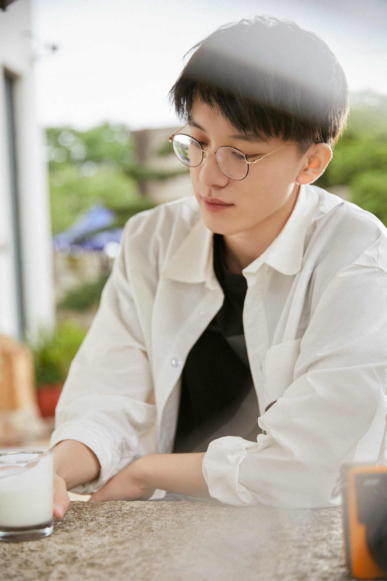 赵英博薄荷系写真明朗清爽 澄澈少年轻享盛夏慢时光