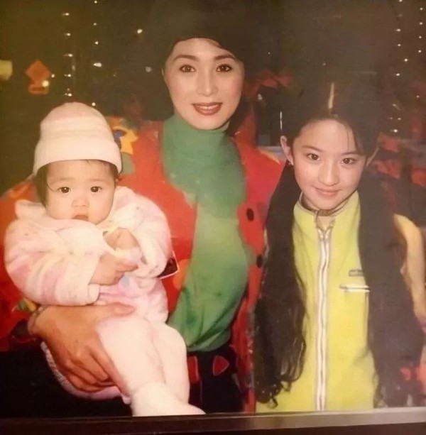 被修复后才发现原来杨幂热巴刘亦菲小时候这么萌