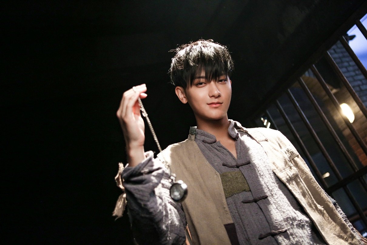 黄子韬青岛小霸王爆笑吸睛热血少年高燃开播