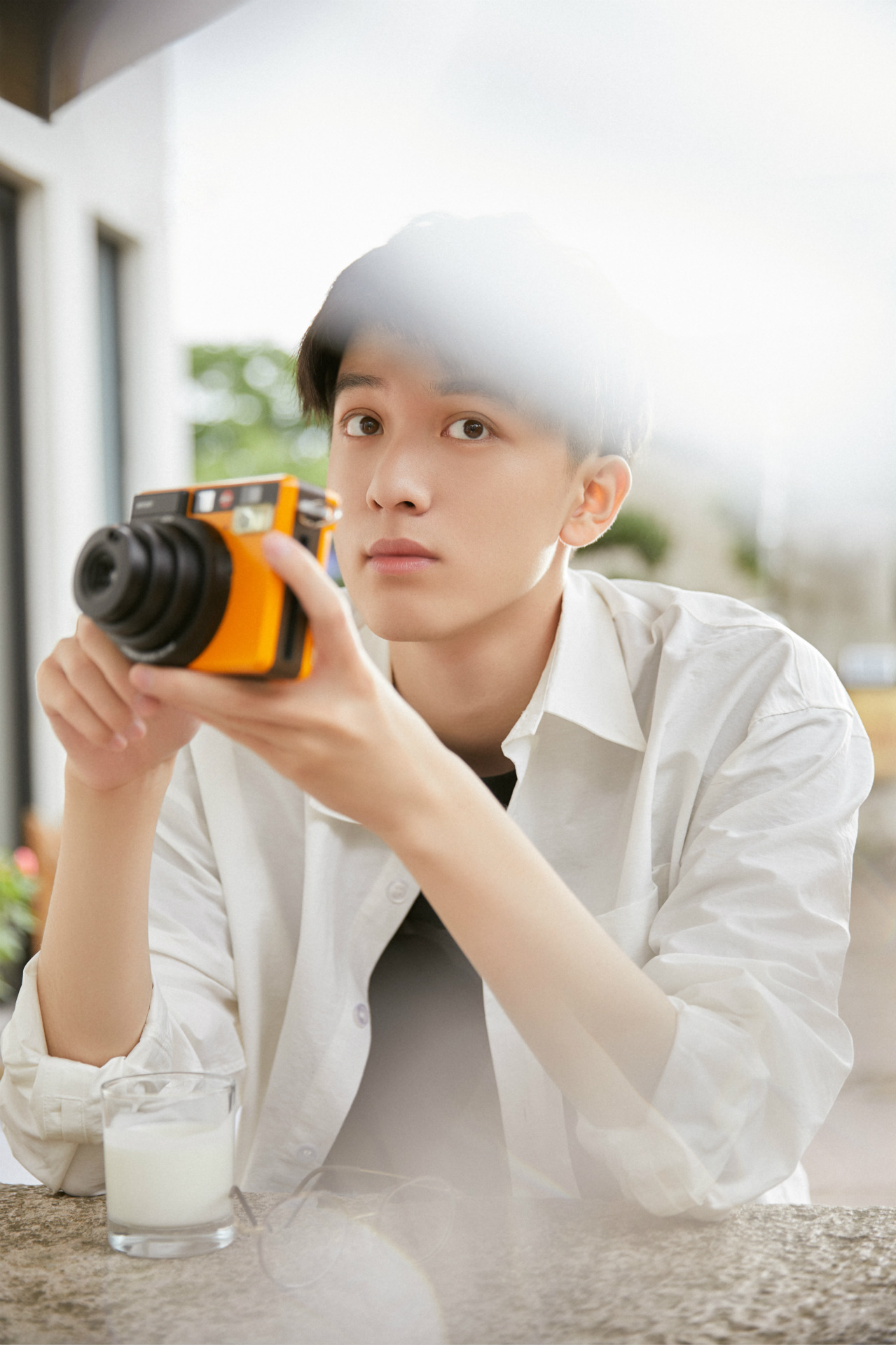 赵英博薄荷系写真明朗清爽 澄澈少年轻享盛夏慢时光
