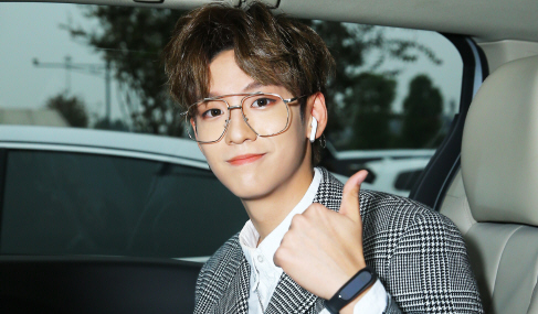 因韩国热播综艺《produce x 101》而受到广泛关注的新生代偶像tony