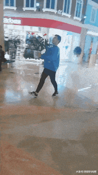 精选GIF: 这潜水员的压力一定很大! - 360娱乐,你开心就好