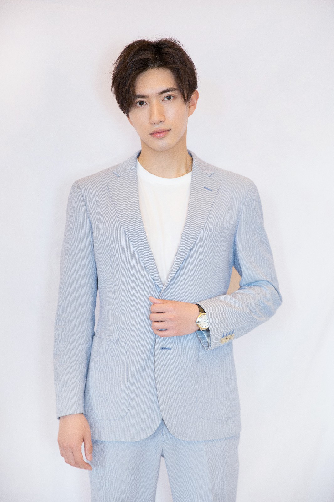 张博涵最新写真曝光 俊郎少年如初夏阳光