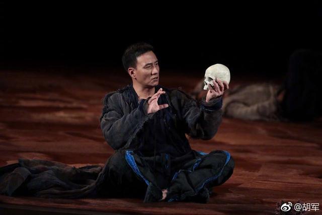 胡军和妻子合演话剧儿子女儿来助力康康长大了气质更像霸道总裁