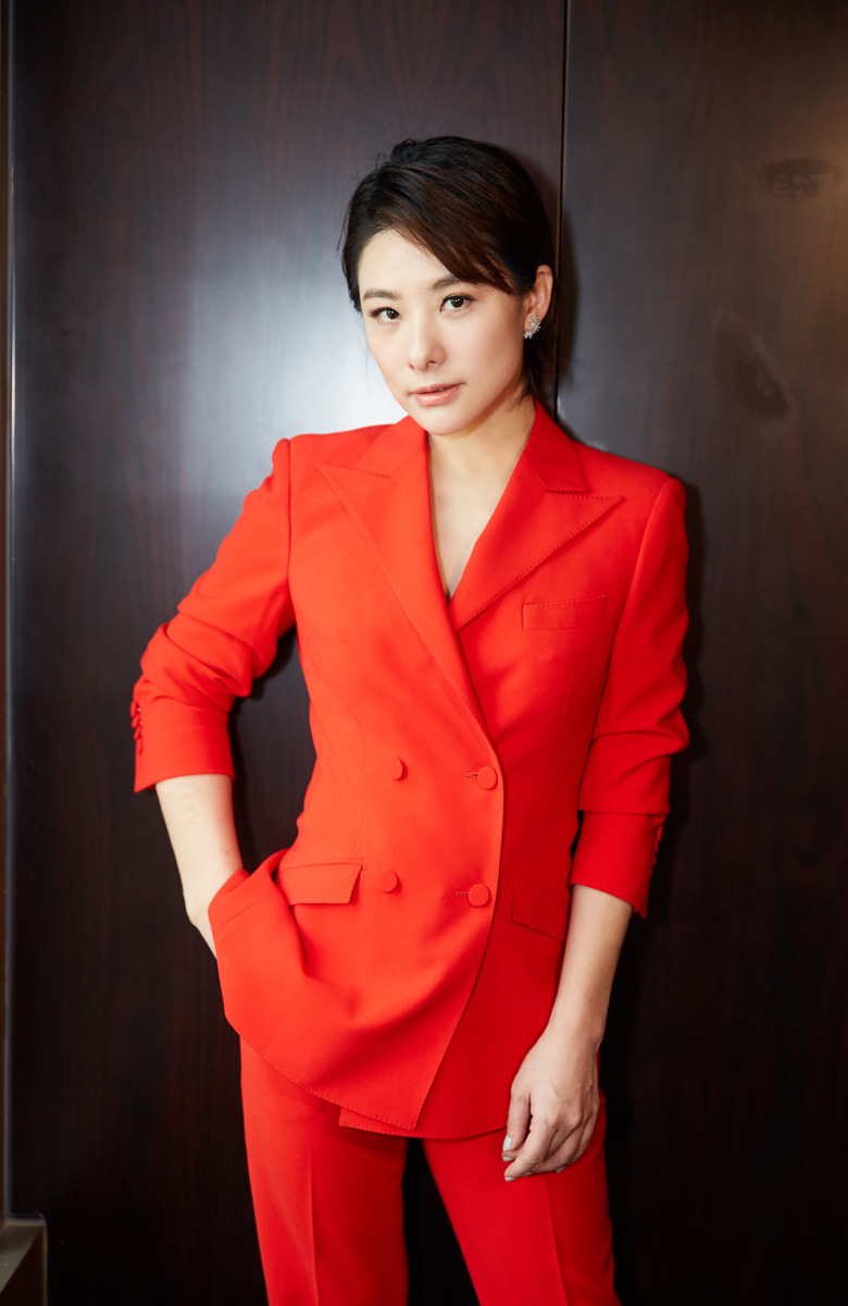 荣获教育公益大奖冠军妈妈刘璇制造机会让儿子吃苦