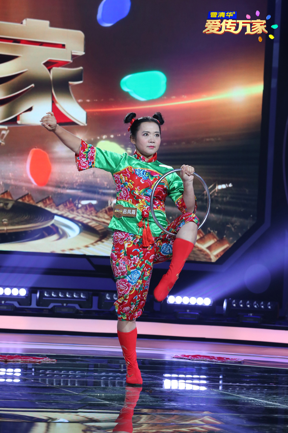 爱传万家上演才艺大比拼缩骨功惊艳全场