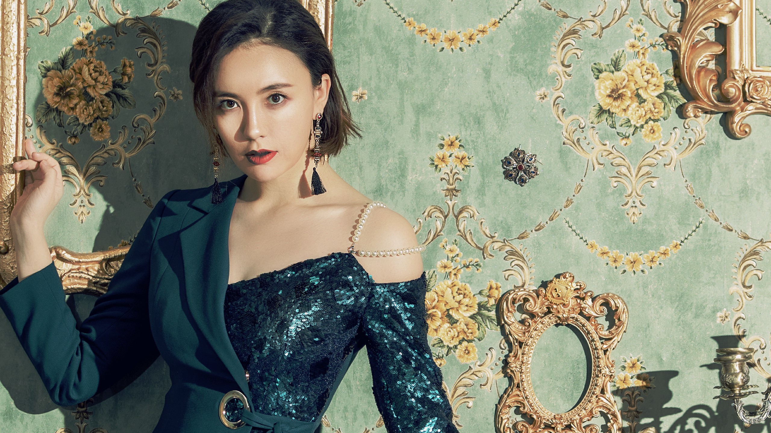 第一个承认花钱走戛纳红毯的女星吕佳容应该改名叫吕大胆