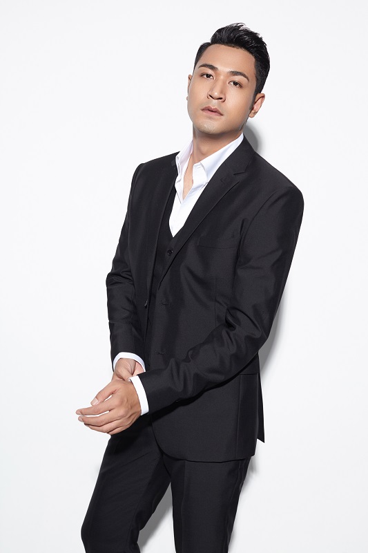 演员高健西装写真来袭男人味爆棚秒杀全场