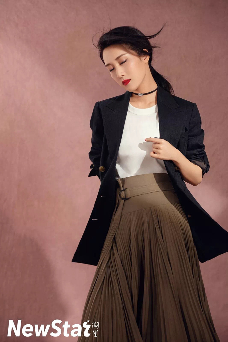 李念曝初春时尚写真造型百变魅力独特