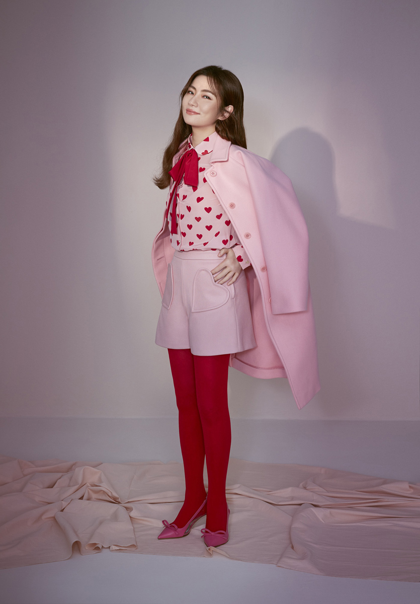 selina时尚大片曝光  笑容甜美谱写粉色浪漫