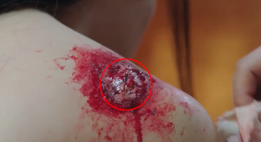 《小女花不弃》10个穿帮镜头:古代人用现代垃