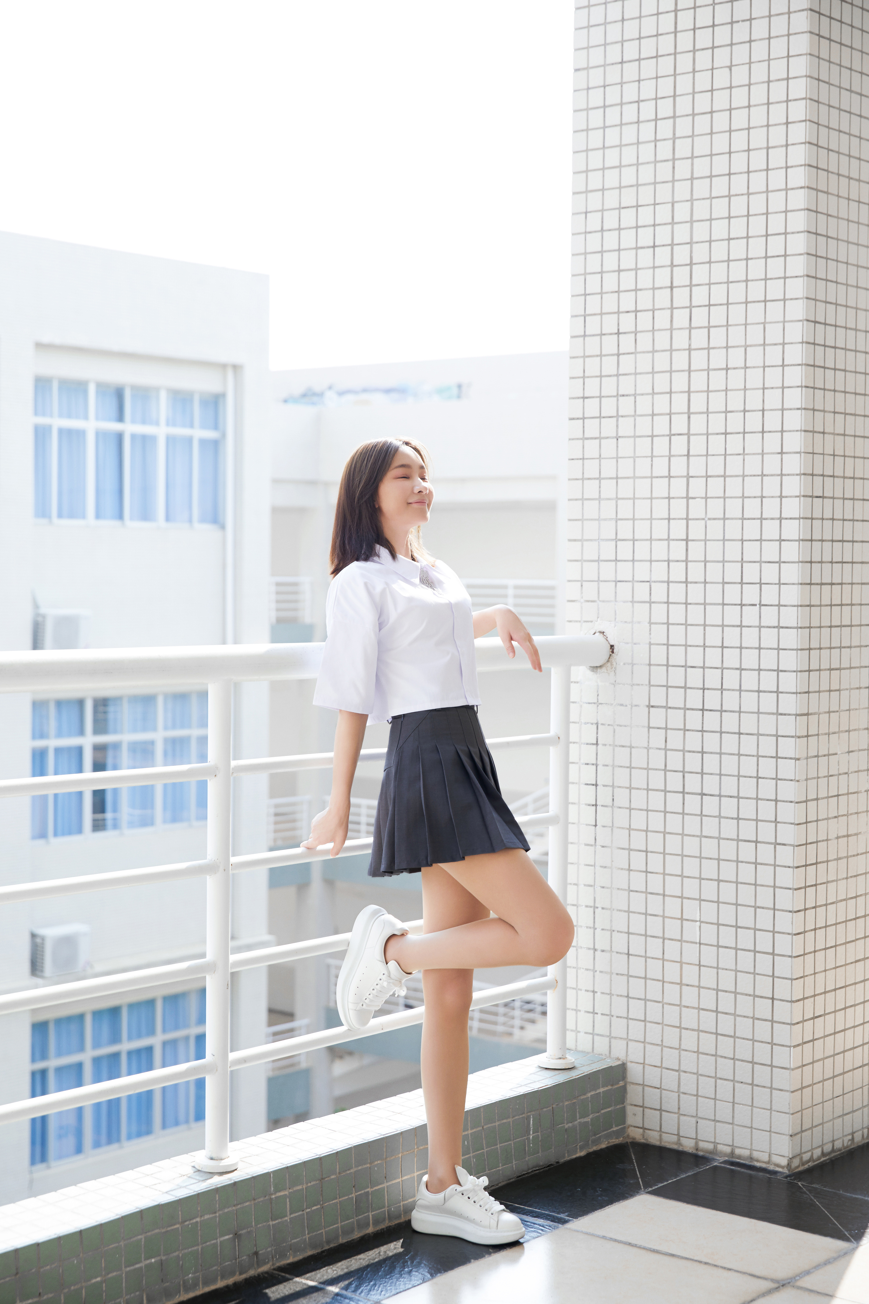 miss韩懿莹活力十足现身母校清新校服风尽显灵动