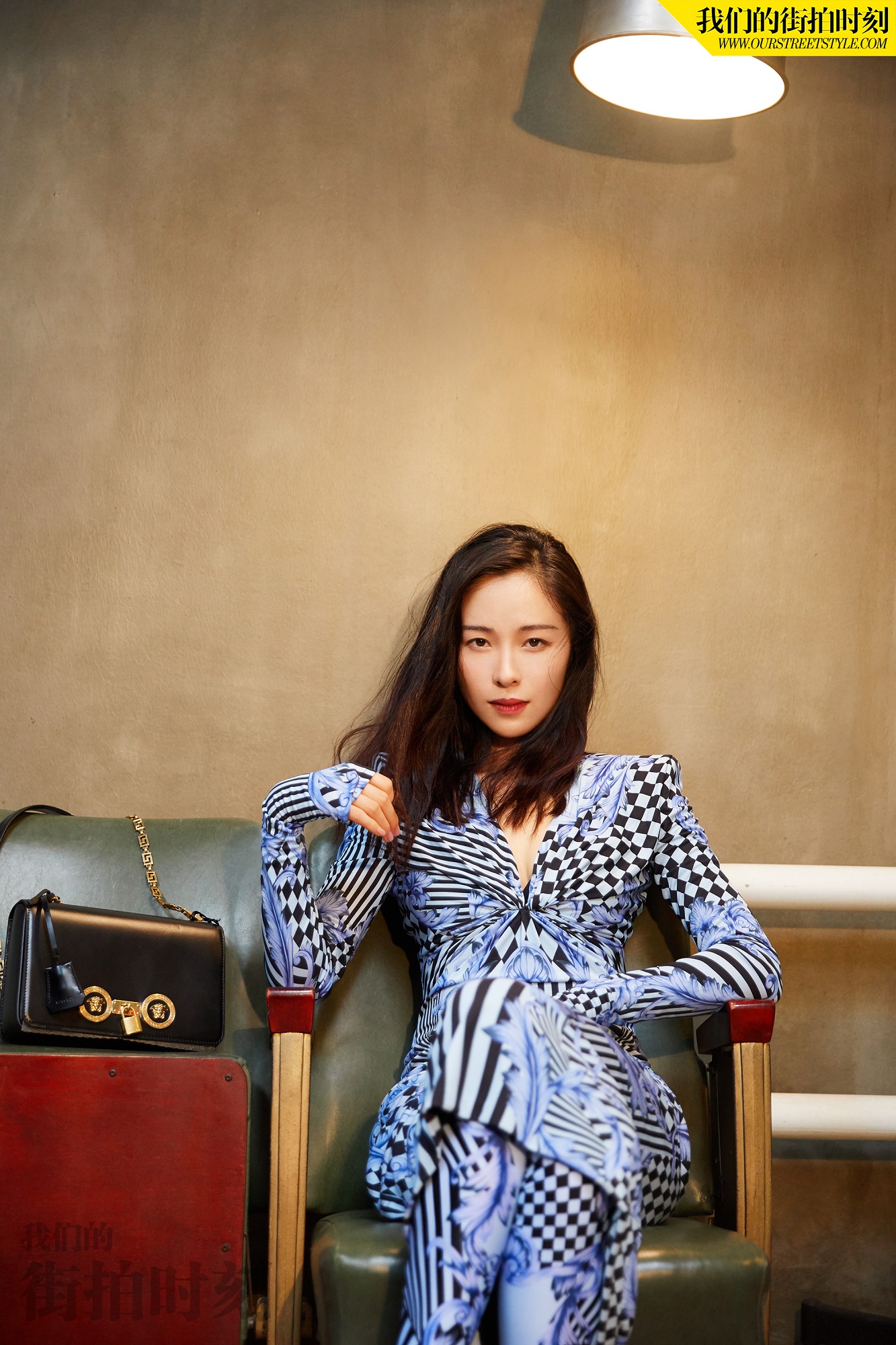 江一燕街拍大片演绎悠然夏日的浪漫风情