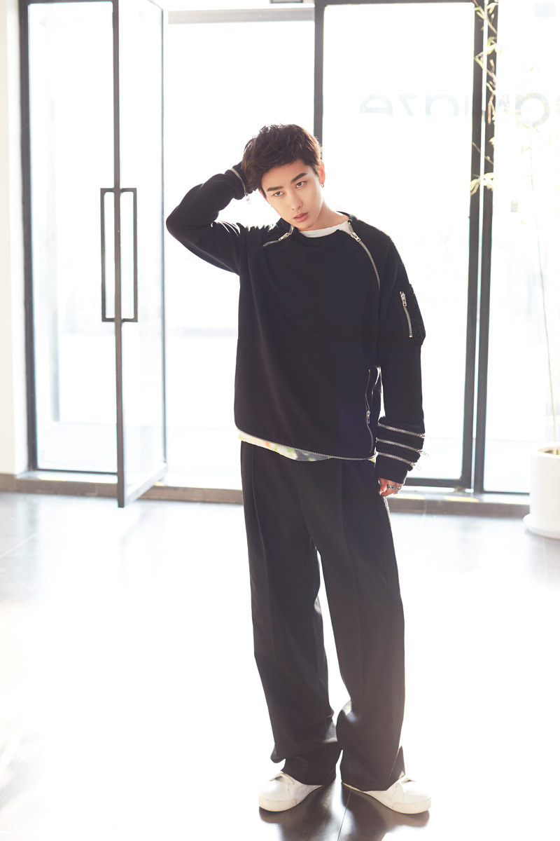 uniq周艺轩冷峻写真曝光参加中国有嘻哈热议不断