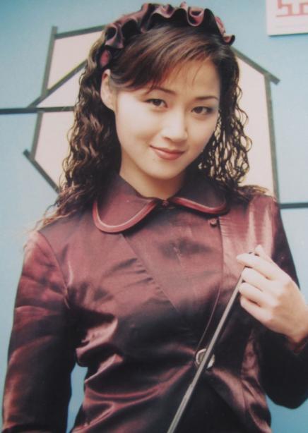 万绮雯年轻时有多美?被赞香港第一美腿,甄子丹为她当众下跪示爱 - 360娱乐,你开心就好