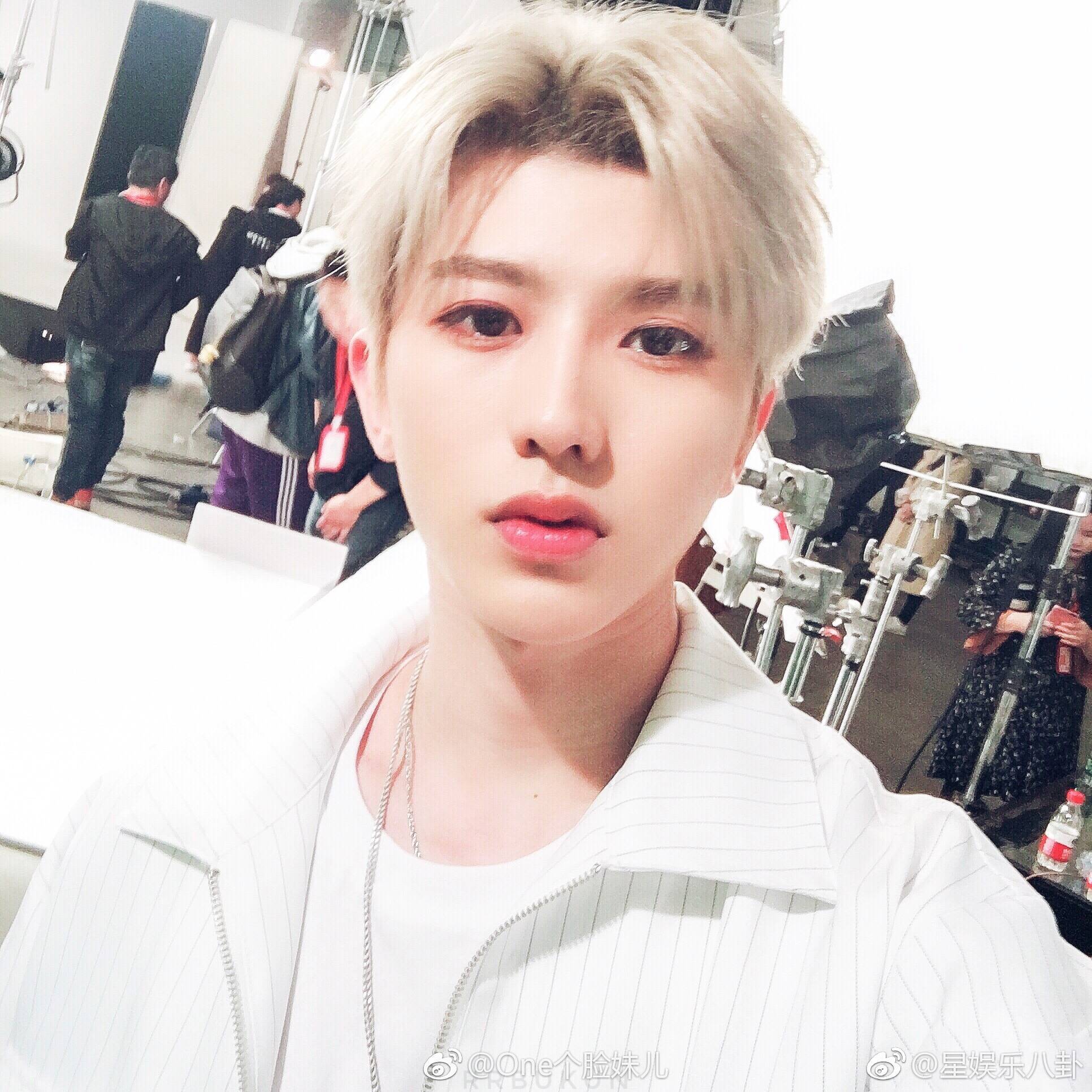 蔡徐坤一张自拍惹争议,致大批脱粉,是被人抹黑还是暴露了什么?