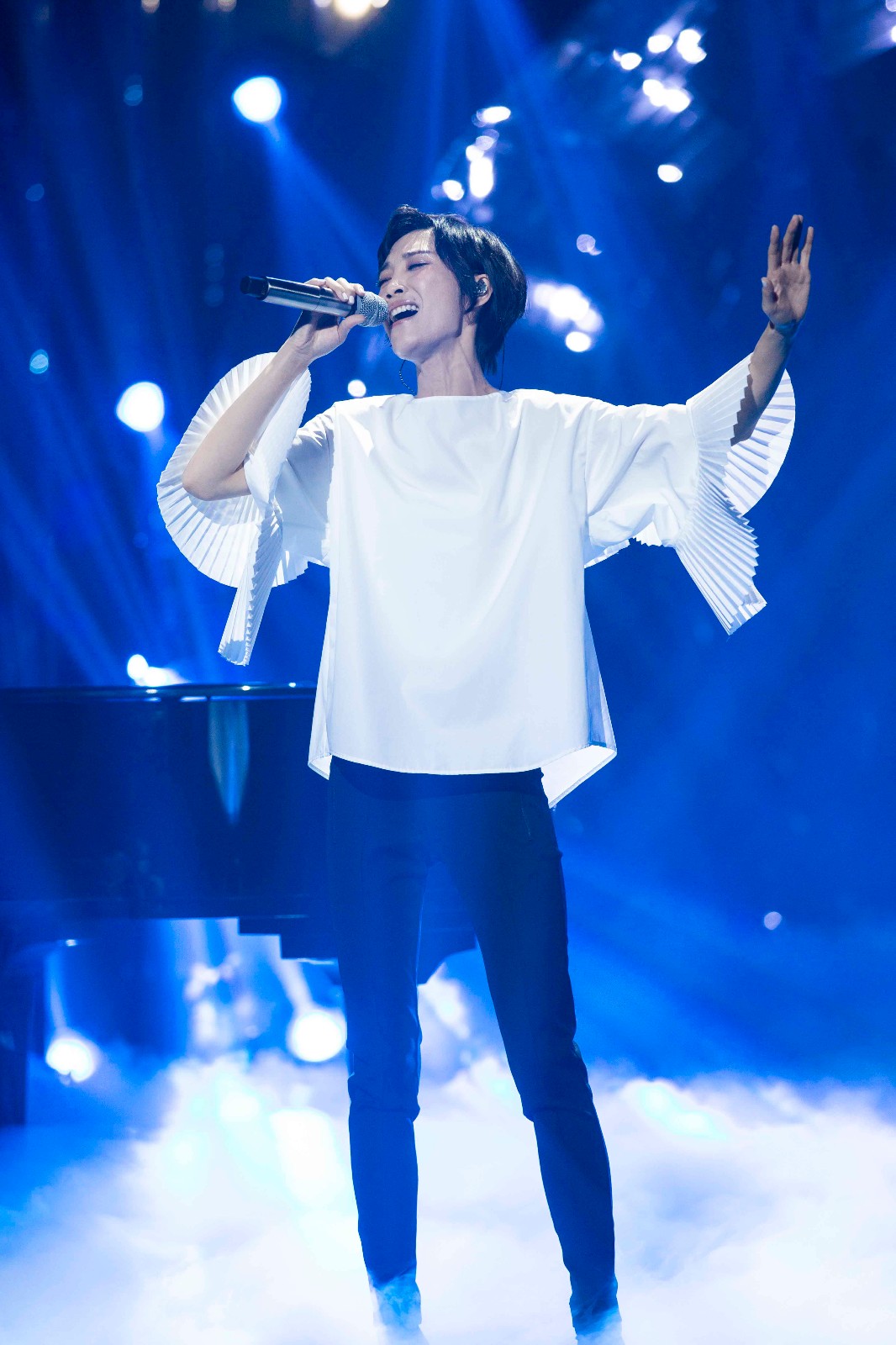 上周五《歌手》(2月23日),苏诗丁返场卸下竞演的压力,深情演绎《身后