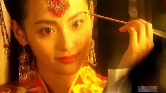 嫁入豪门被宠溺，霸道总裁跪地求婚，活成现实版琼瑶女郎！