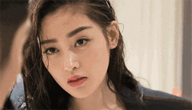 搞笑gif姑娘你要是再这样看我我可要生气了