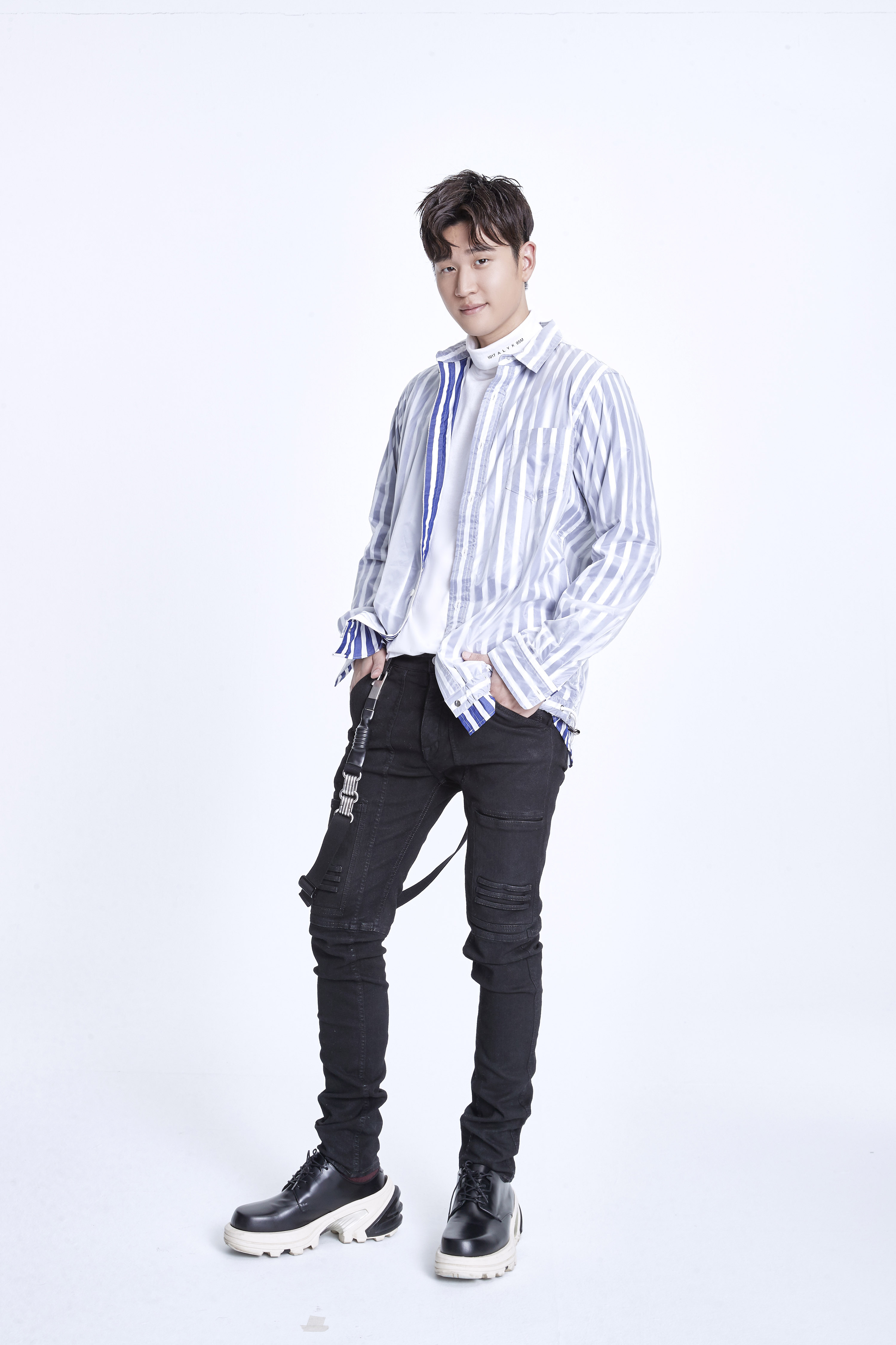 周兴哲携手亚洲群星献爱跨地域跨语言公益曲一样美丽同心版将捐全版税