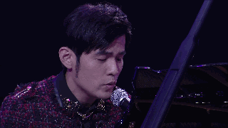 昆凌晒美照找王子,周杰伦搞笑回应:正在给你拍照!