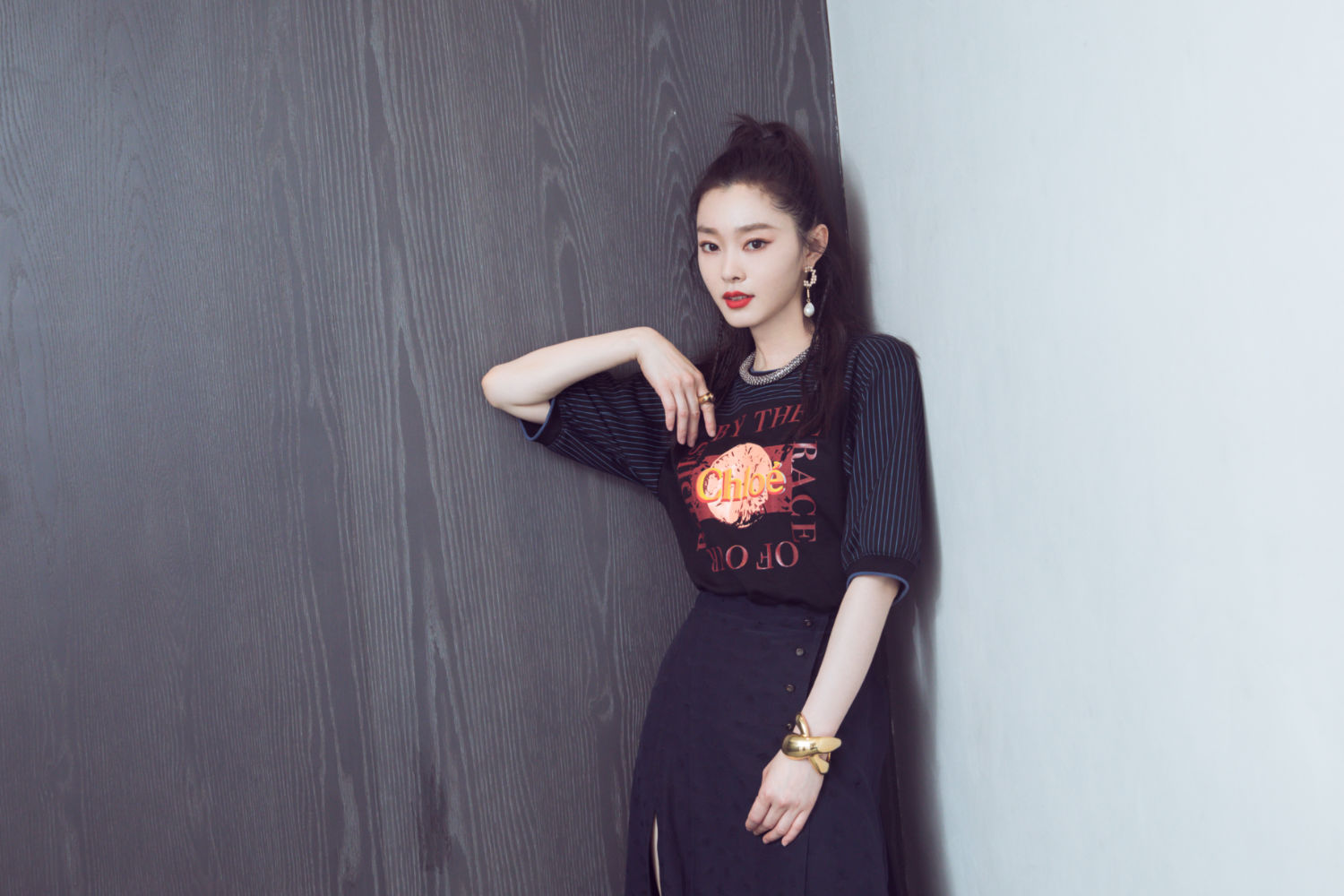 宋轶奔跑吧走秀造型亮眼东北乡村猫女气场全开