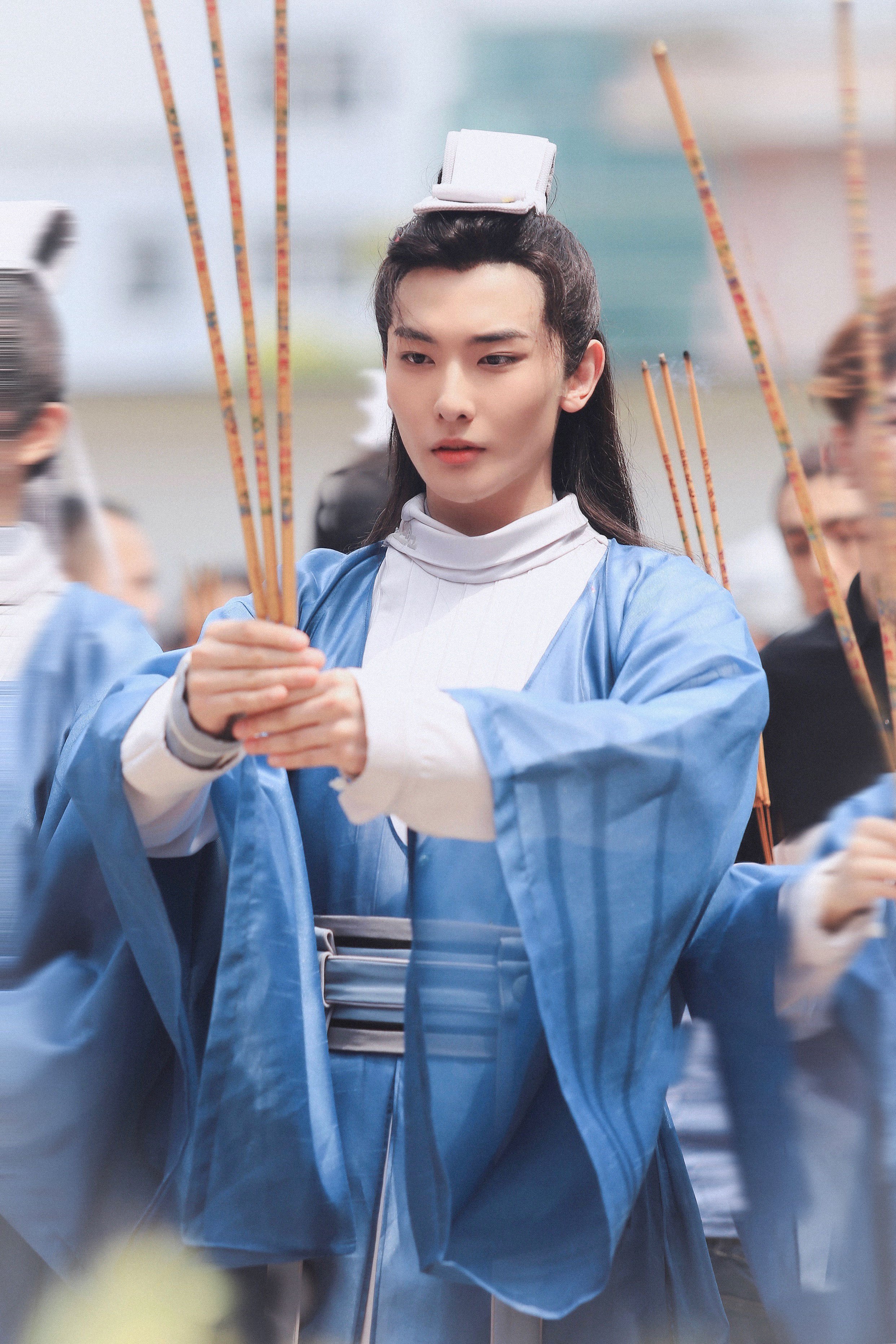 王瑞昌云上学堂开机与鞠婧祎宋威龙共组古装颜值天团