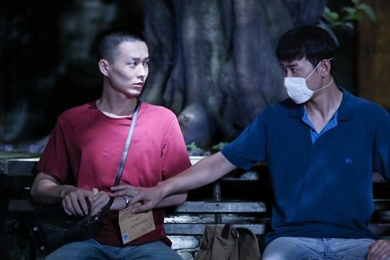 时隔三年,李霄峰新片《追踪》全球首映再战釜山