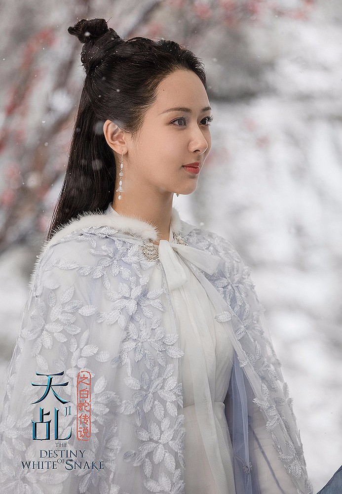 古装青春神话剧《天乩之白蛇传说》正在爱奇艺热播.