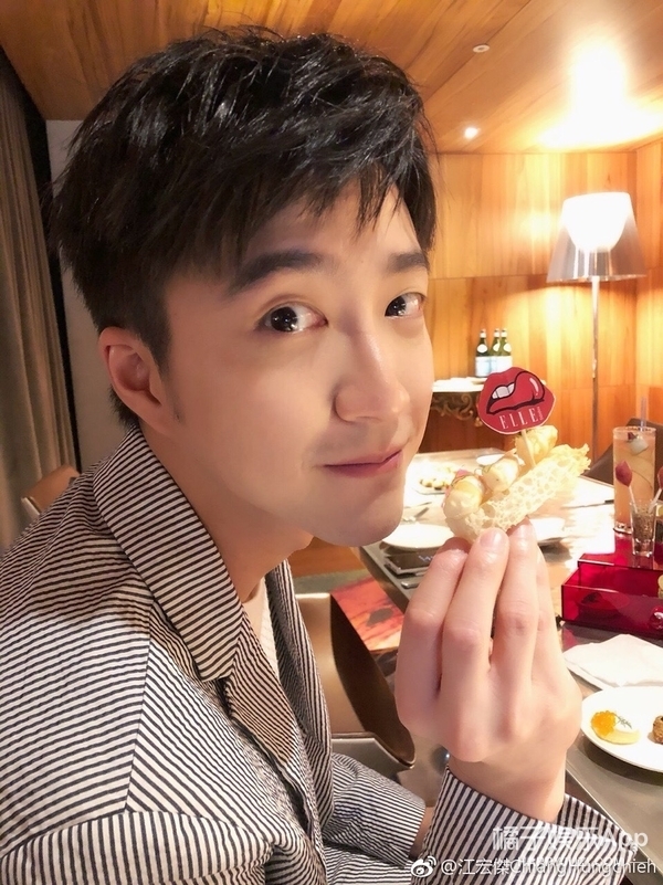 更大一点之后反而越来越帅,感觉是遗传了爸妈的颜值:江宏杰89年生