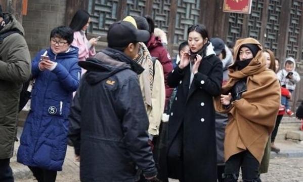 刘雯回湖南老家逛街的样子美得像走t台