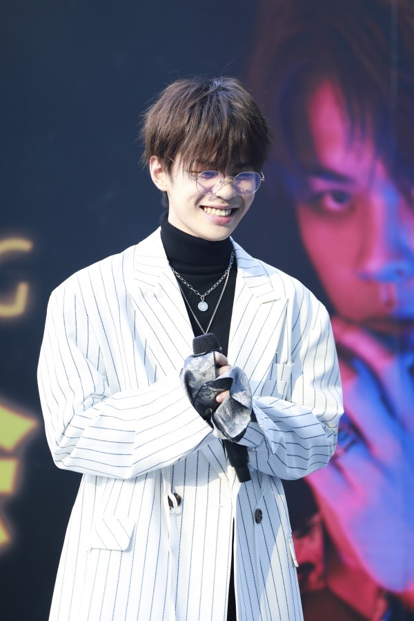 王晨艺新专辑签名会圆满结束三城引发人气热潮