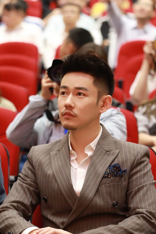 宣言亮相我是检察官首映礼与高亚麟力倡环保