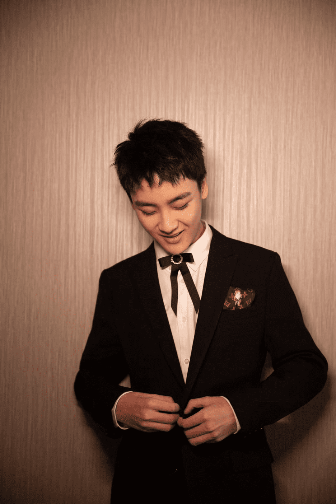 程荣获年度网络潜力演员奖 明眸皓齿朝气少年