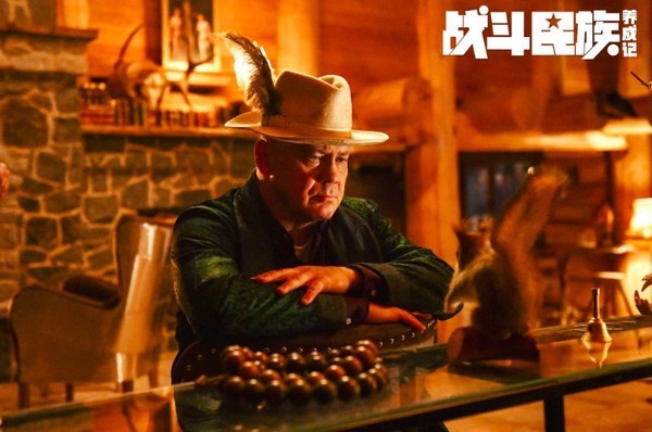 剧集里寡头爸爸的饰演者维塔利·哈耶夫和罗马的饰演者谢尔盖·奇尔科