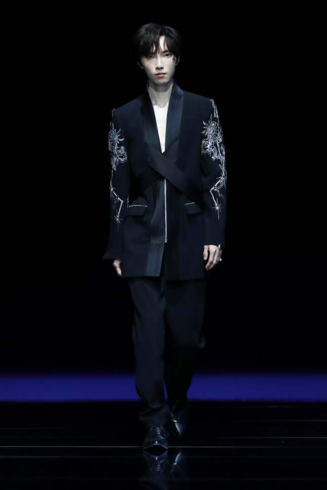 国风担当——盖娅传说 中国国际时装周开幕引热议